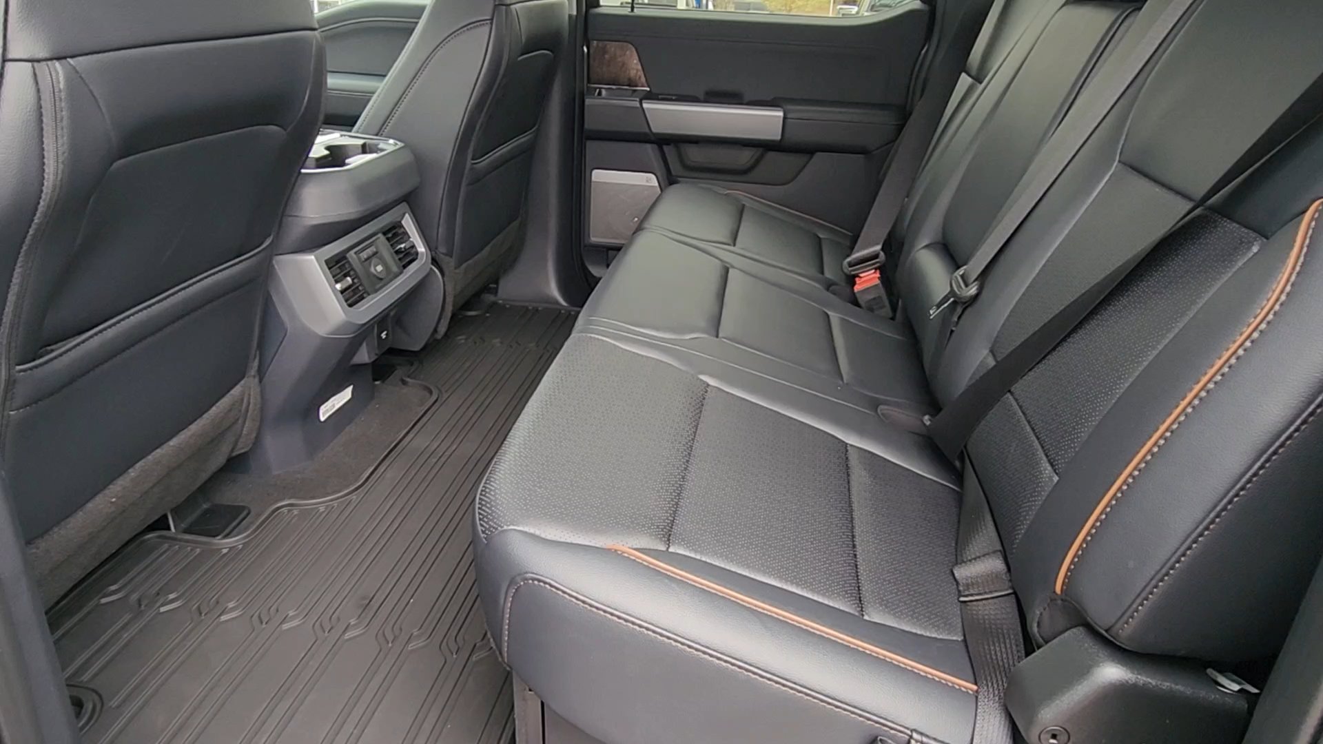 New 2026 Carbonized Gray Metallic Ford LARIAT image 25