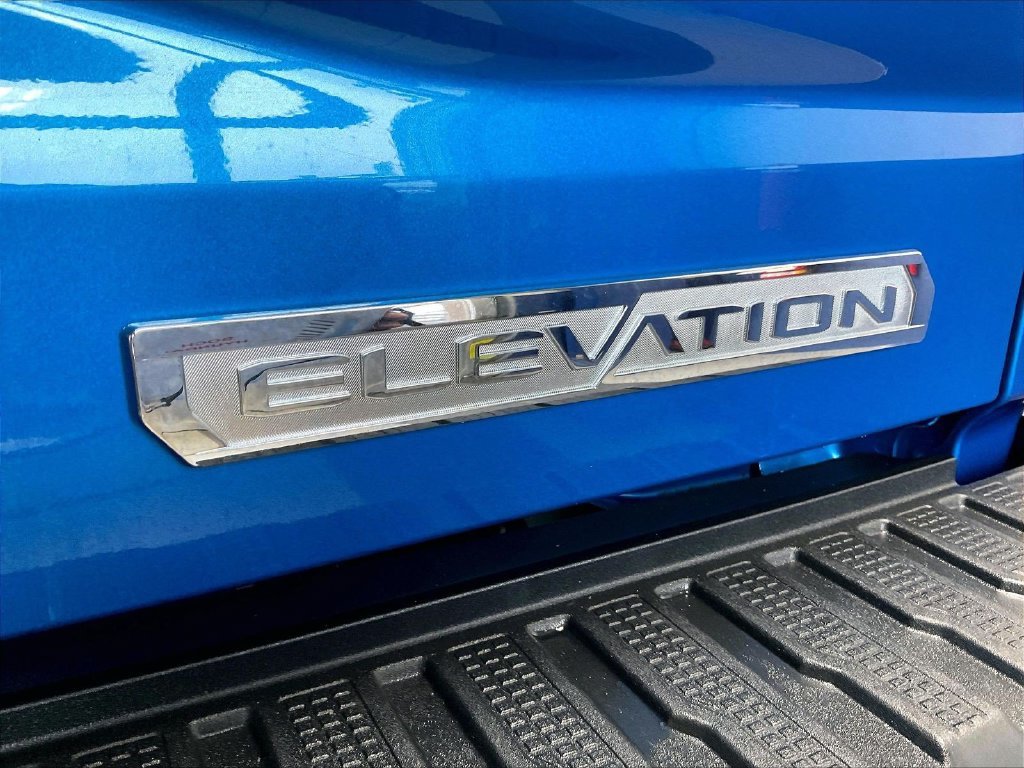 Used 2023 Blue GMC Elevation image 28