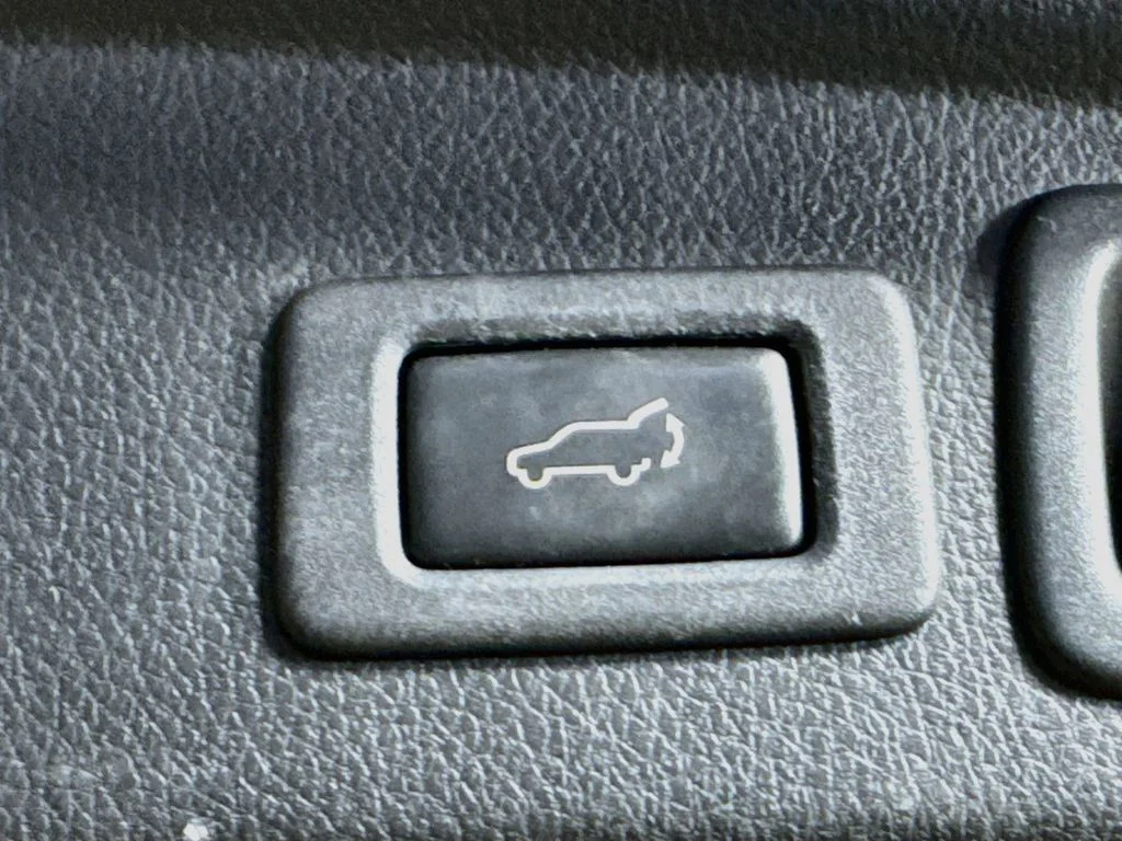 Used 2015 White Subaru 2.5i Touring image 32