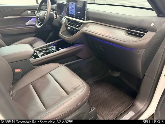 Used 2025 White Ford Platinum image 11