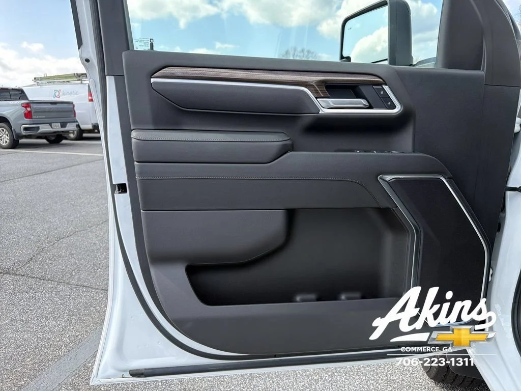 New 2025 Summit White Chevrolet LT image 14