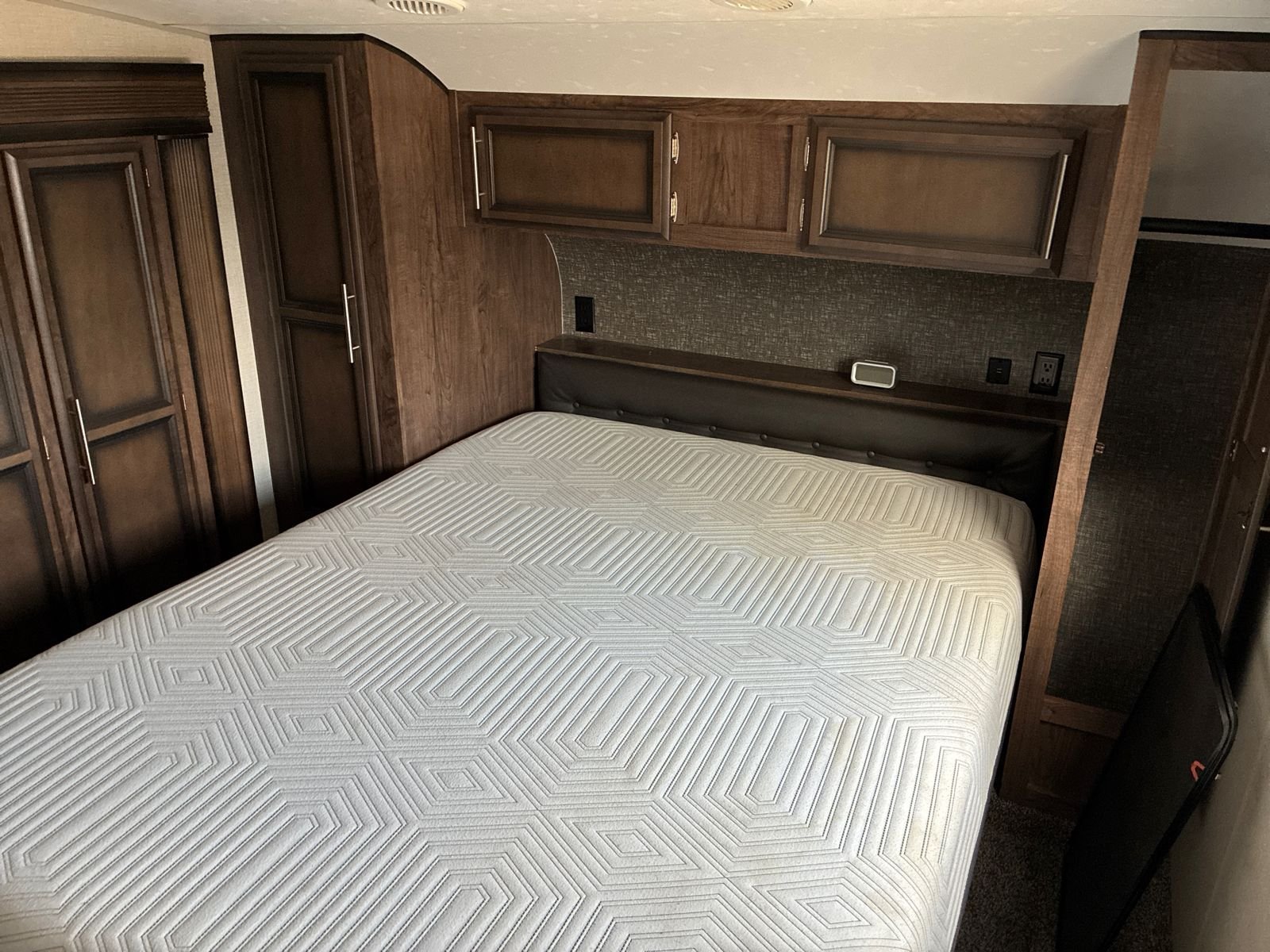 Used 2020 White DURANGO  image 36
