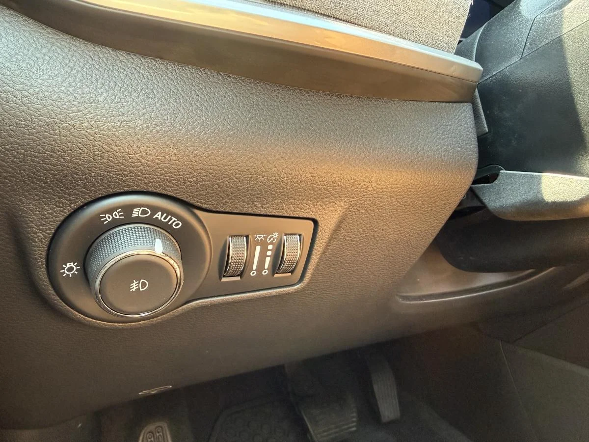 New 2025 Silver Jeep North image 28