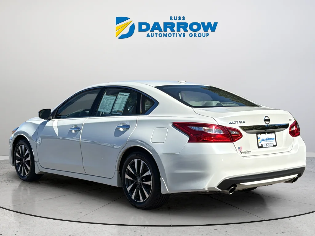 Used 2017 White Nissan 2.5 SV image 3