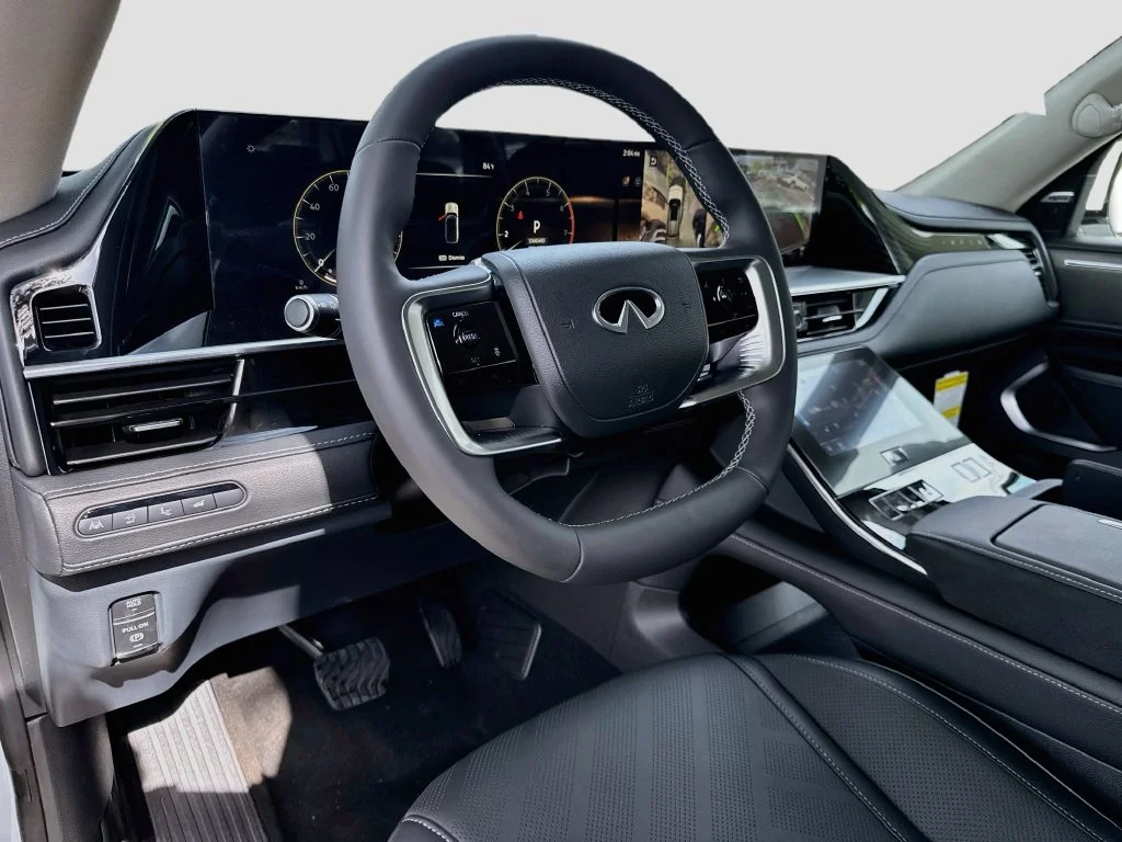 New 2027 RADIANT WHITE INFINITI Luxe 4WD image 9