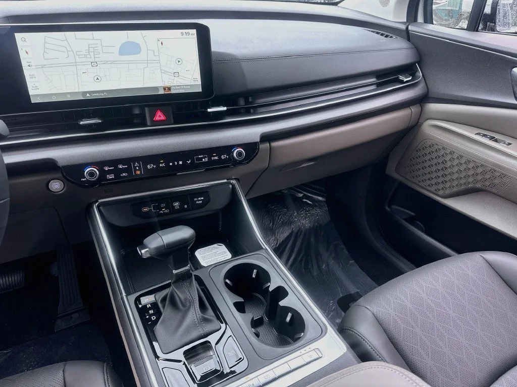 New 2027 Ivory Silver Kia EX image 23