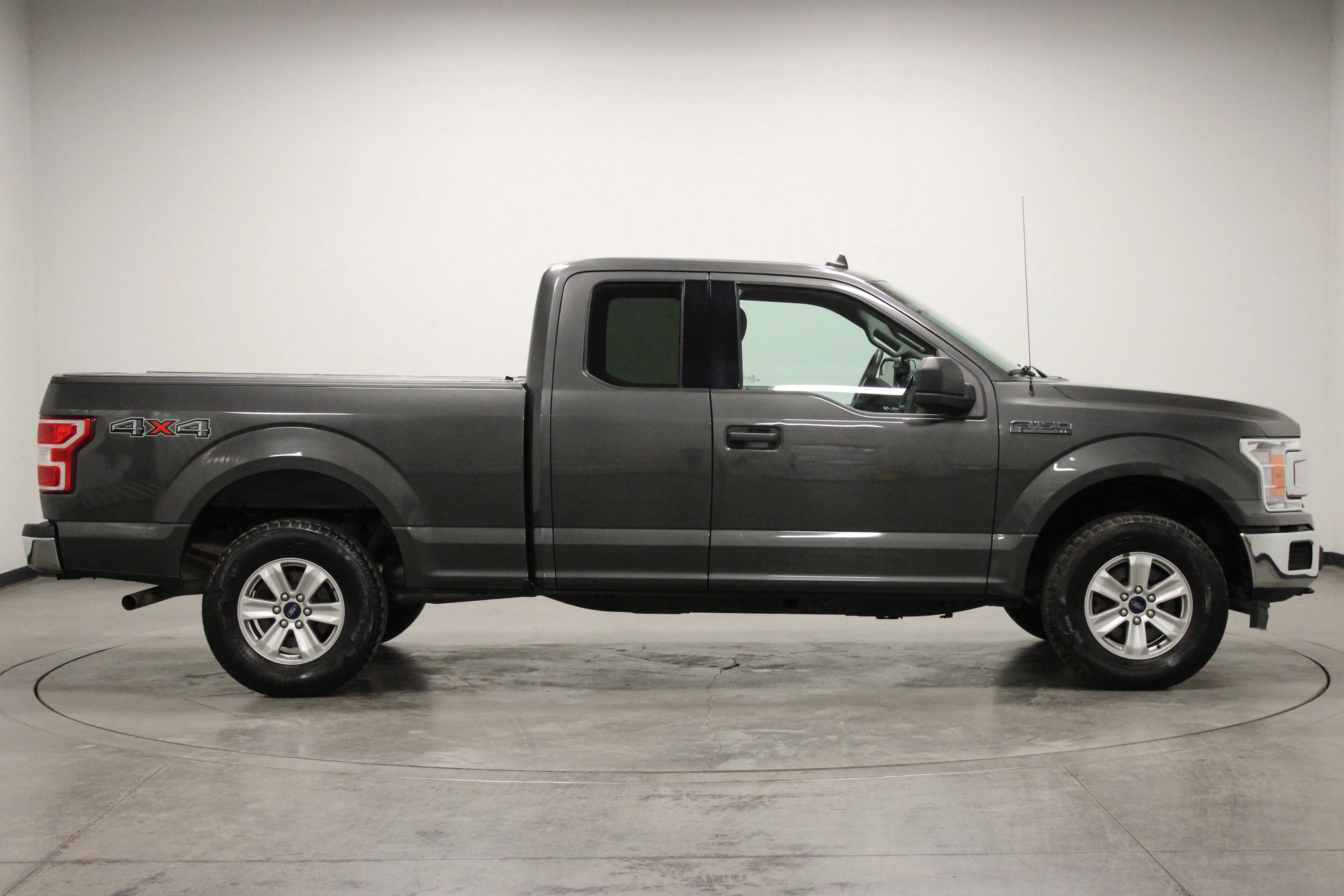 Used 2020 Magnetic Metallic Ford XLT image 9