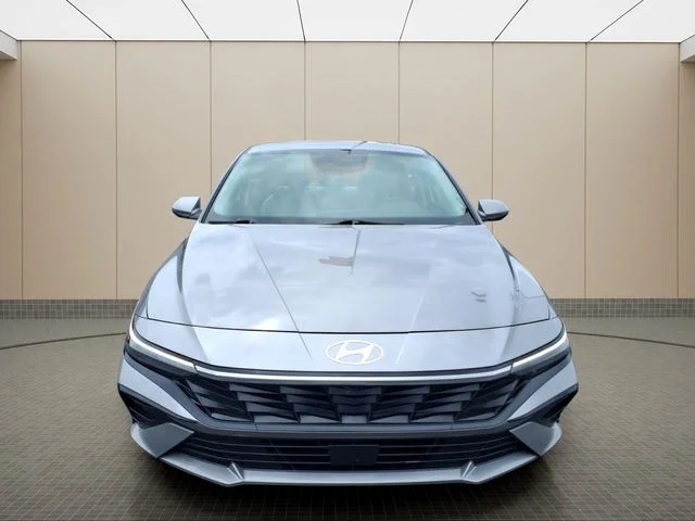 Used 2025 Silver Hyundai Limited image 4