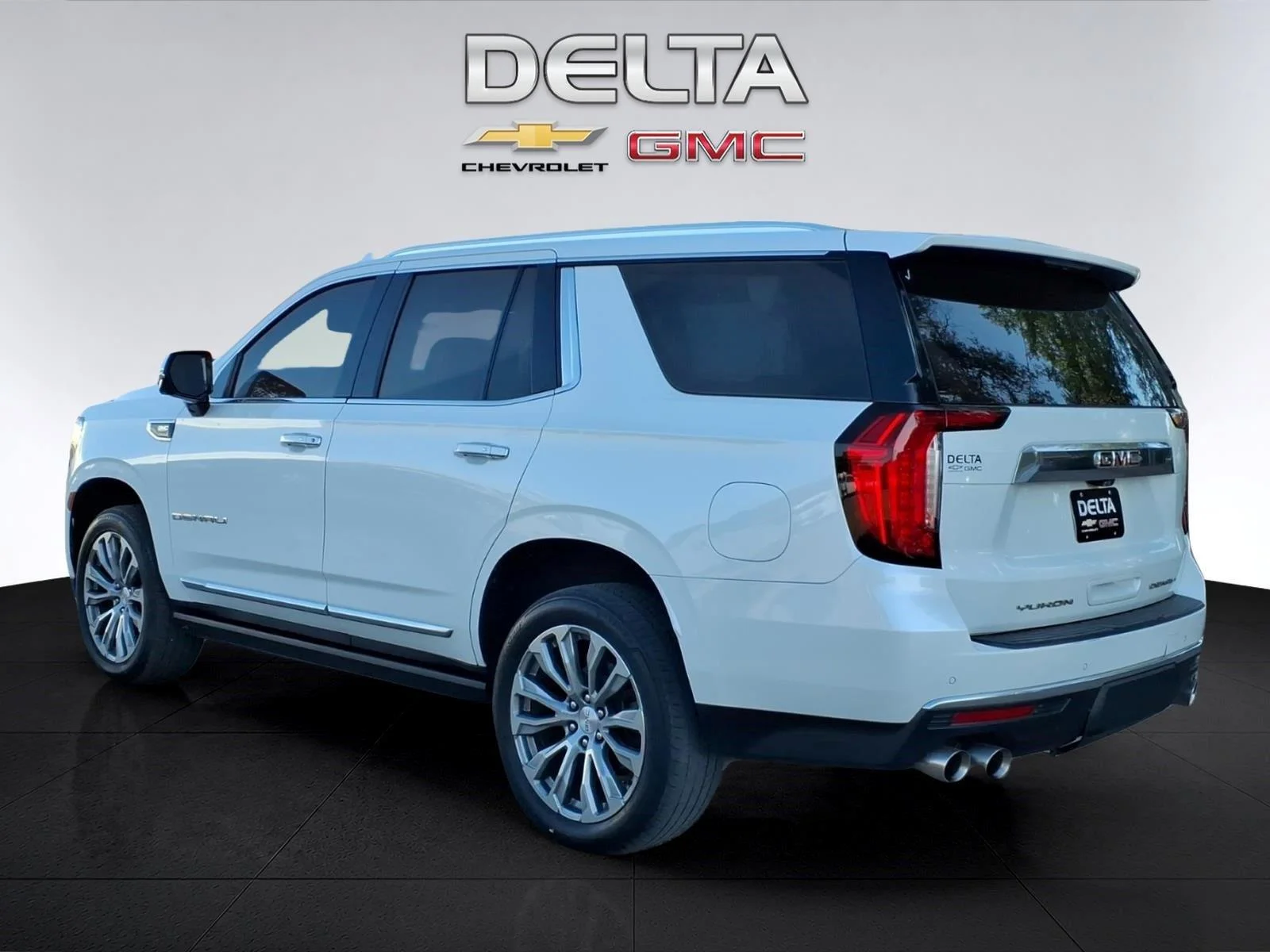 Used 2021 WHITE FROST TRICOAT GMC Denali image 3