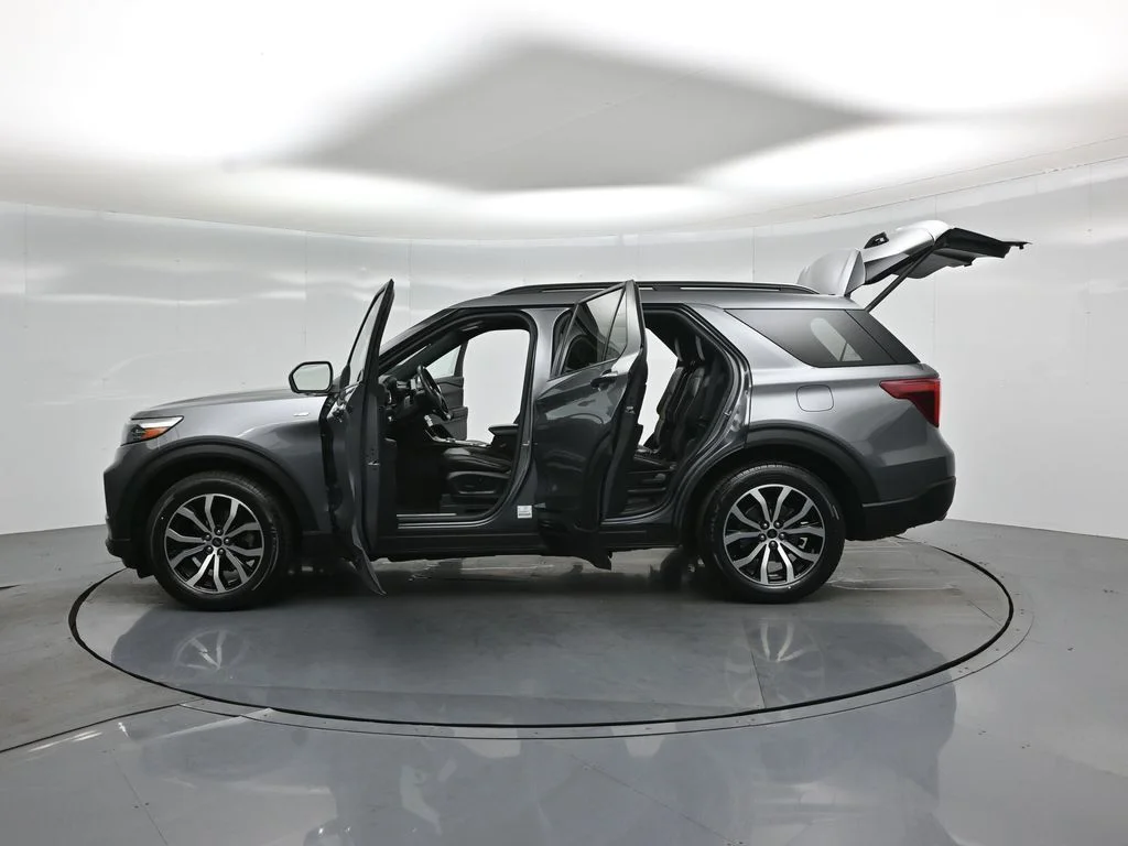 Certified Used 2022 Gray Ford ST-Line image 35