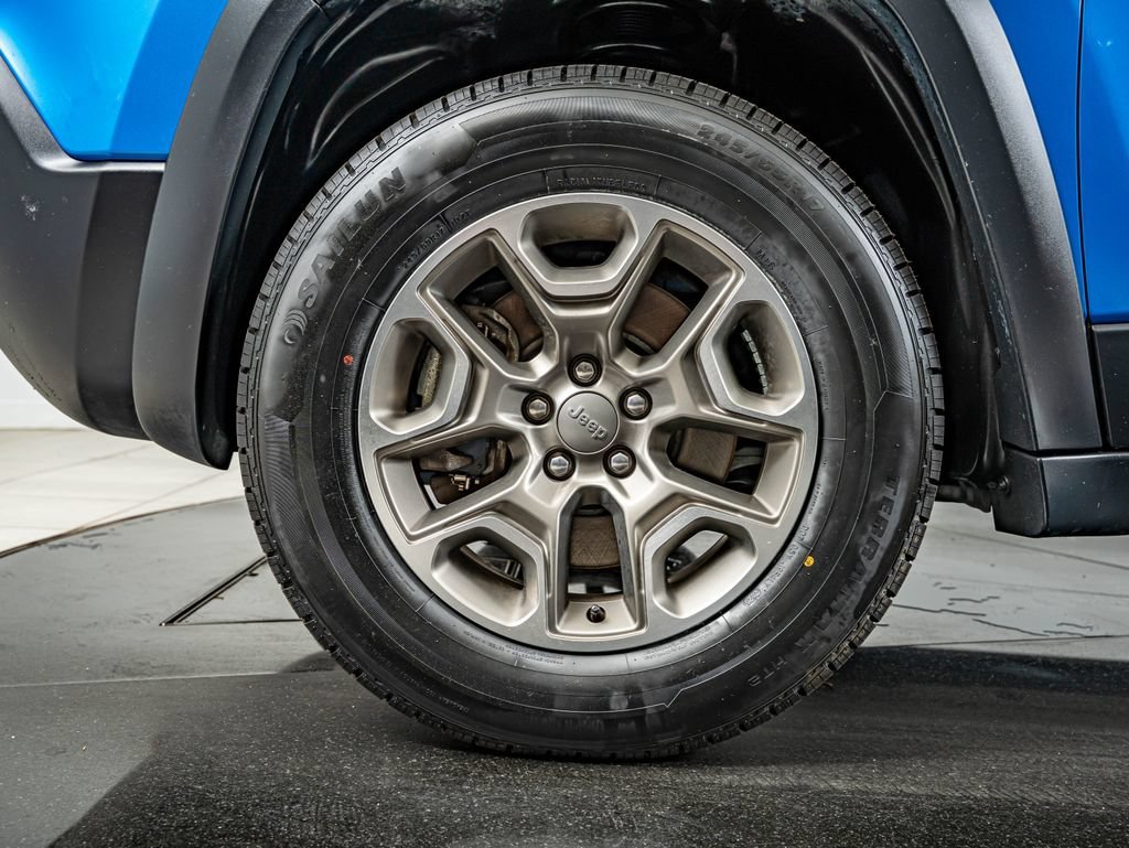 Used 2020 Hydro Blue Pearlcoat Jeep Trailhawk image 10
