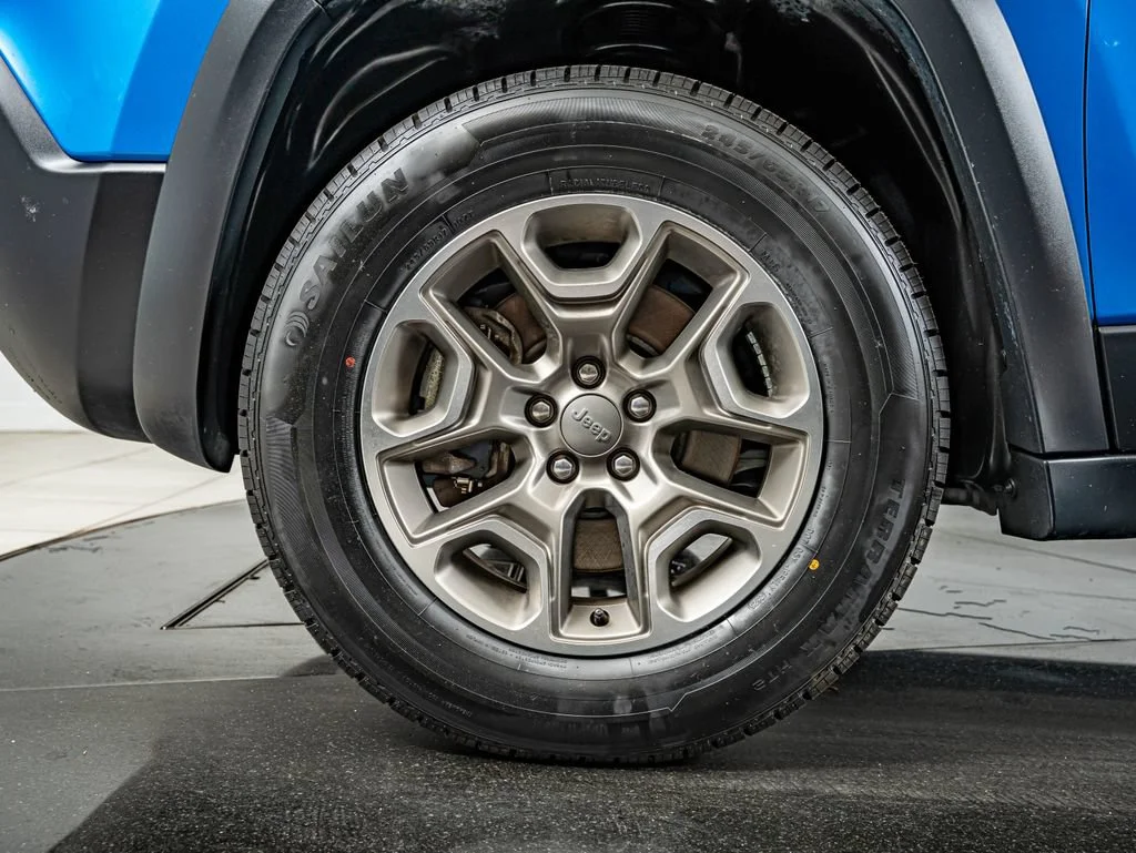 Used 2020 Hydro Blue Pearlcoat Jeep Trailhawk image 10