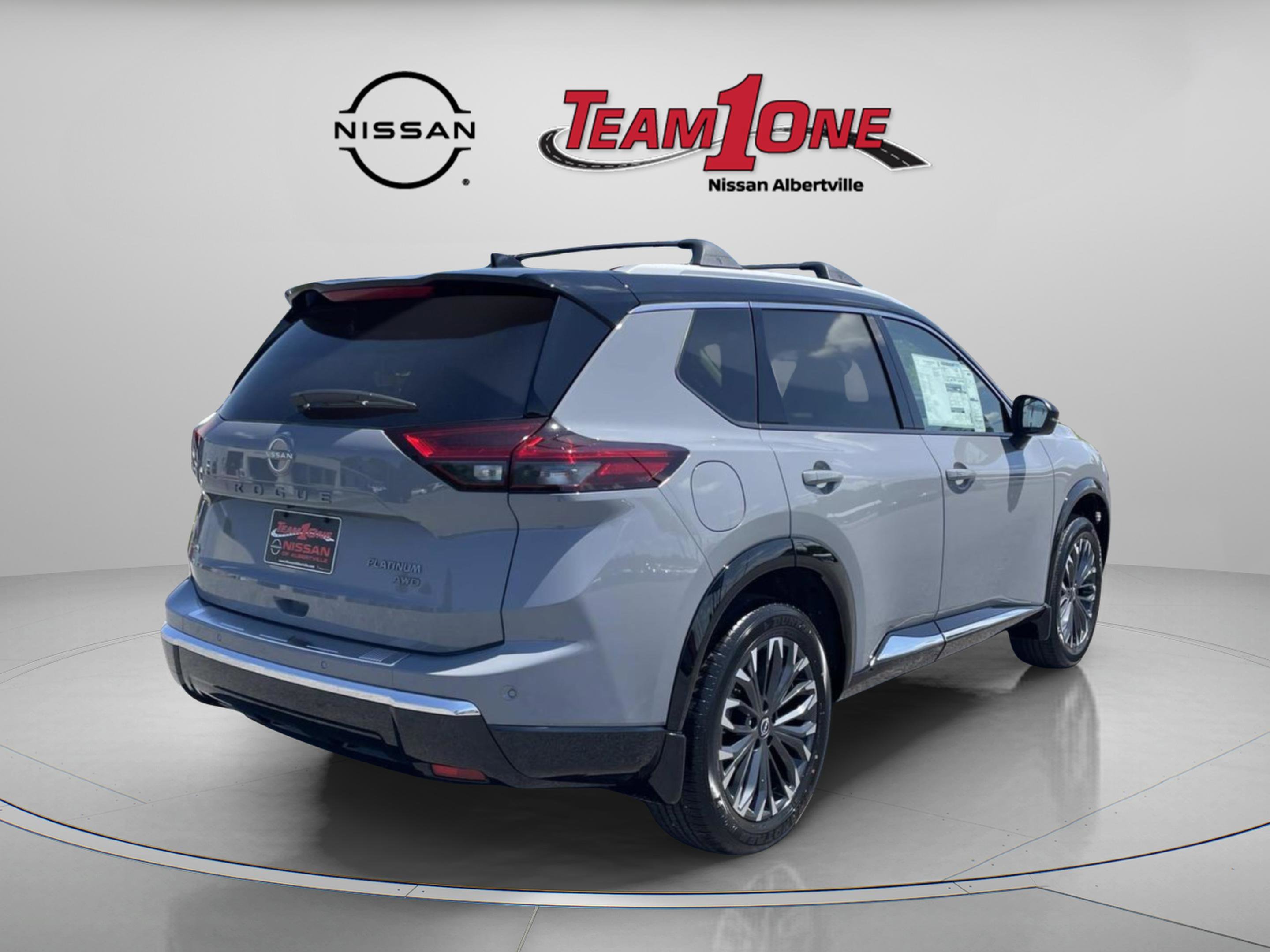 New 2026 Boulder Gray Pearl / Super Black Two-tone Nissan Platinum image 6