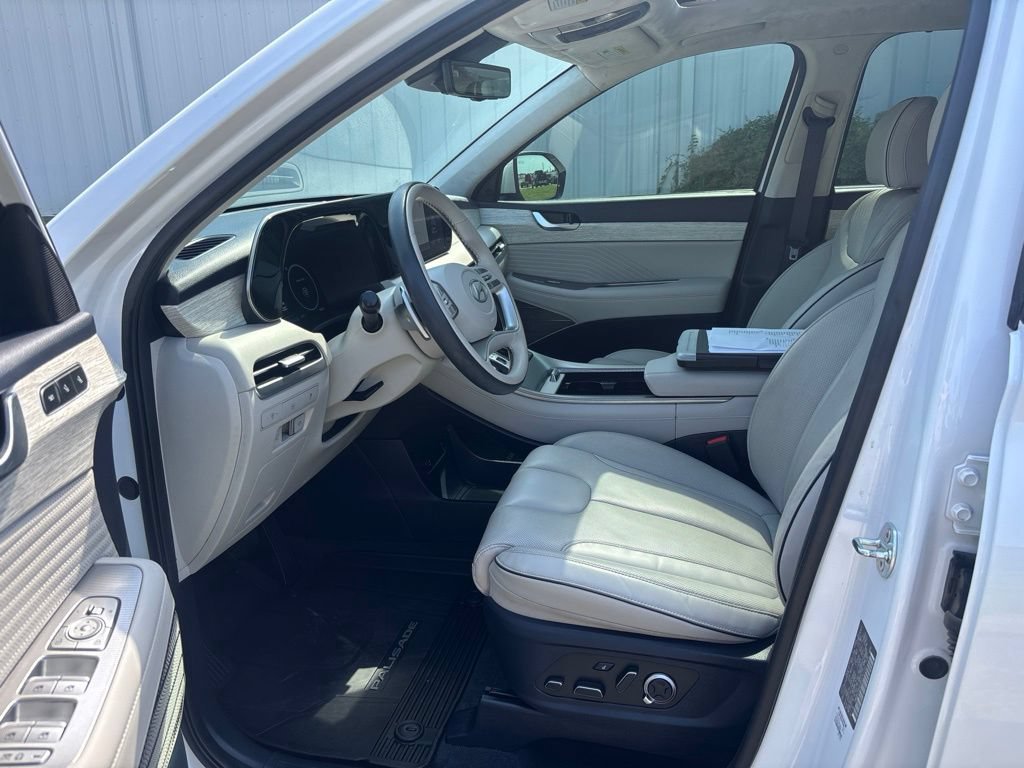 Used 2024 White Hyundai Calligraphy image 9
