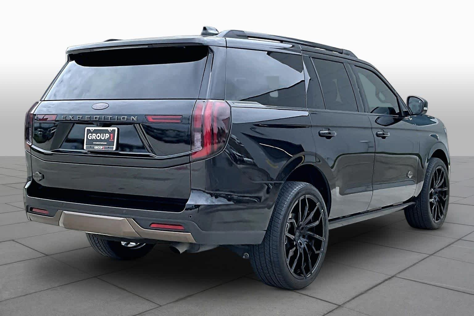 Used 2025 Agate Black Metallic Ford King Ranch image 12