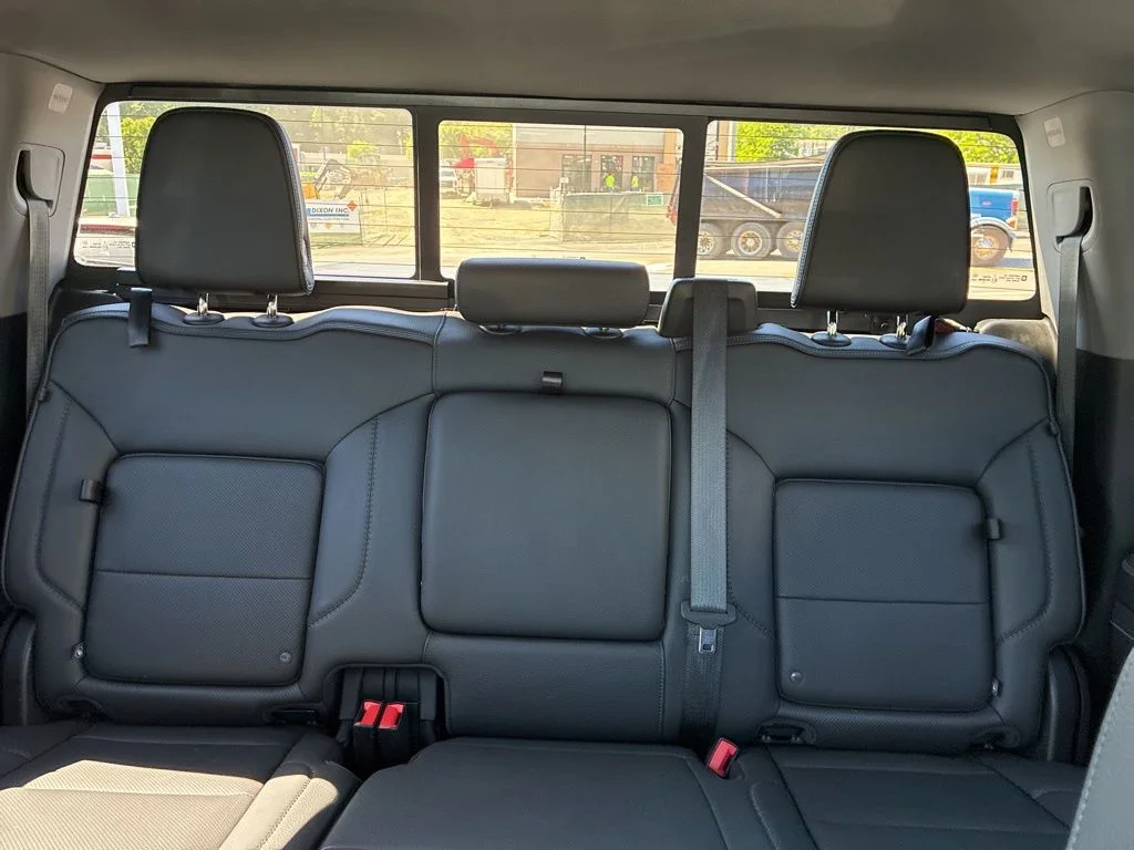 Used 2022 Silver GMC Denali image 25