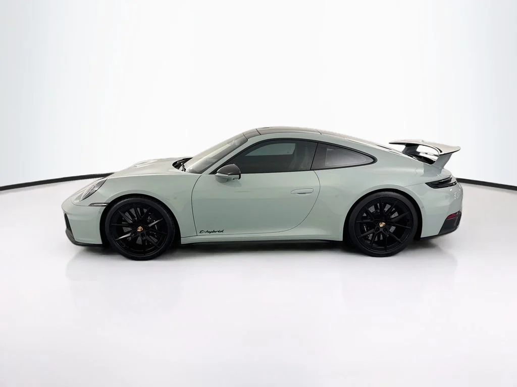 Used 2025  Porsche Carrera 4 GTS image 7