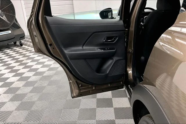 New 2026 Canyon Bronze Metallic Nissan S image 32