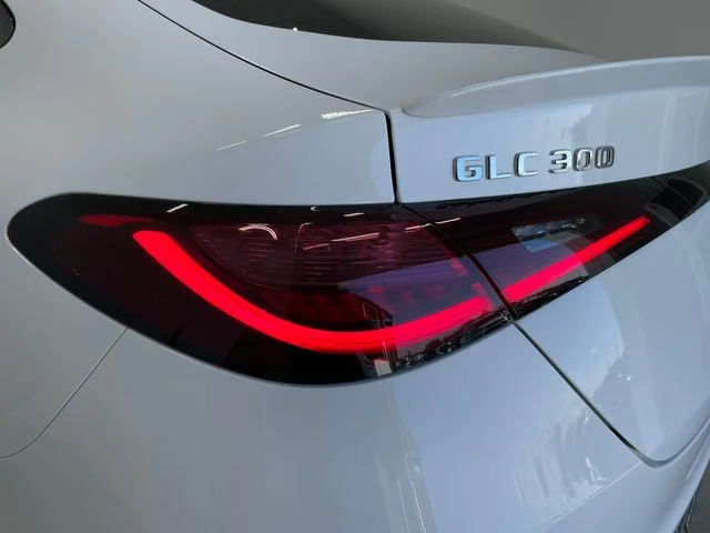 New 2027 White Mercedes-Benz GLC 300 image 35
