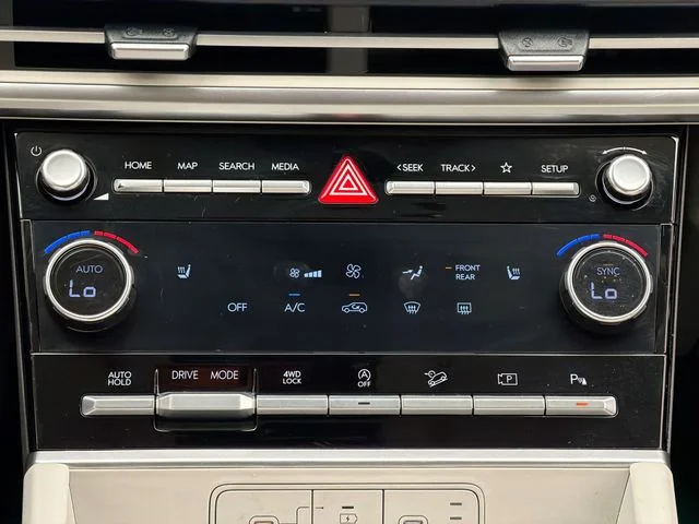 Used 2025 Green Hyundai SEL image 18