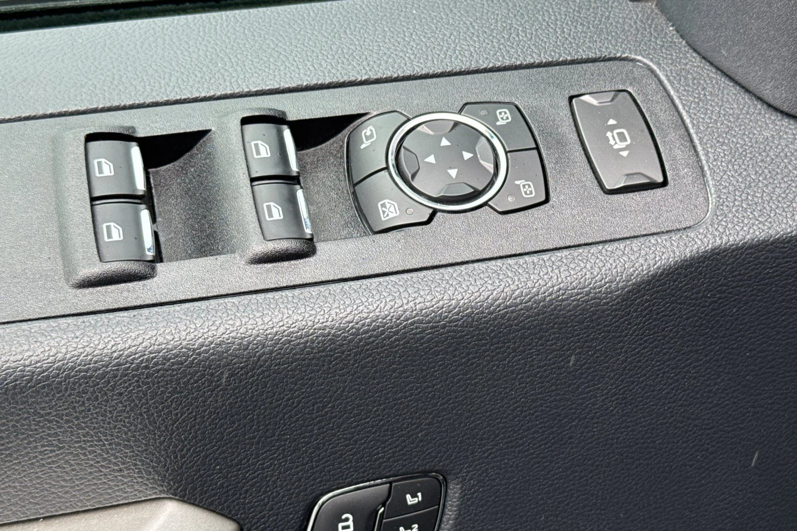Used 2022 Gray Metallic Ford Lariat image 13