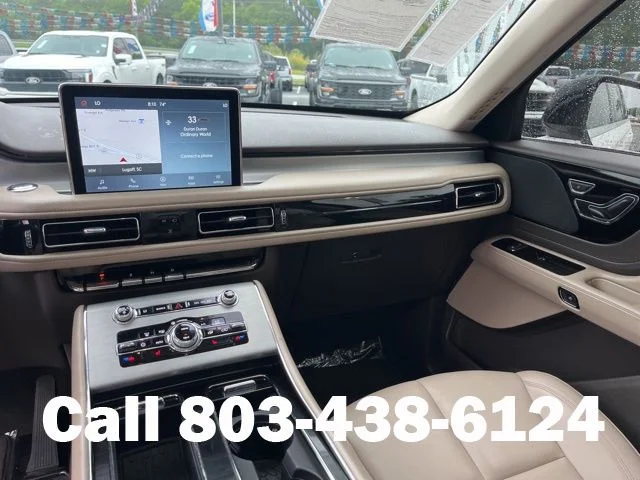 Used 2023 White Metallic Lincoln Standard image 17
