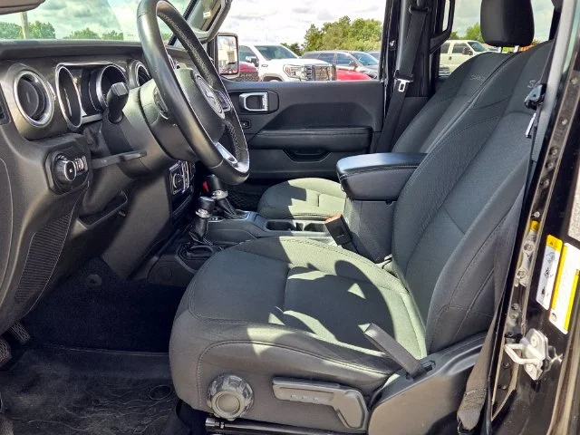 Used 2019 Black Jeep Unlimited Sahara image 5