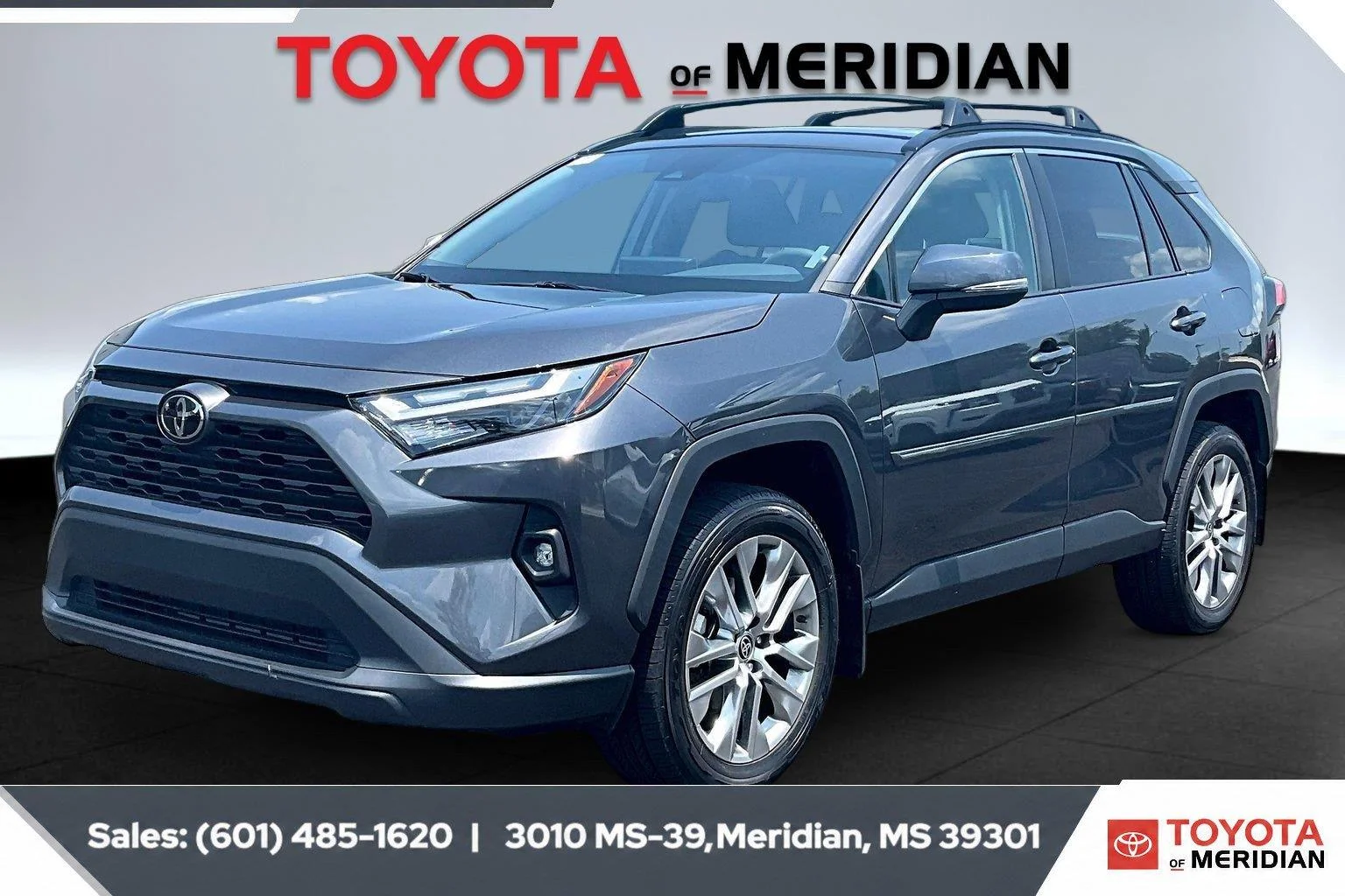 Used 2023 Magnetic Gray Metallic Toyota XLE Premium image 10