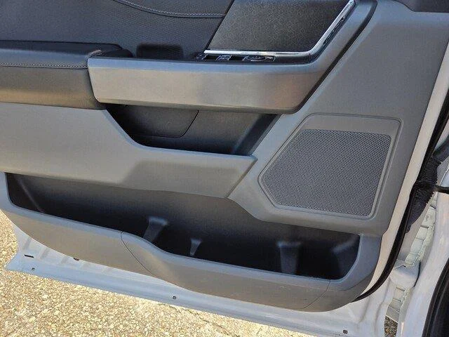 Used 2024 Oxford White Ford XLT image 22