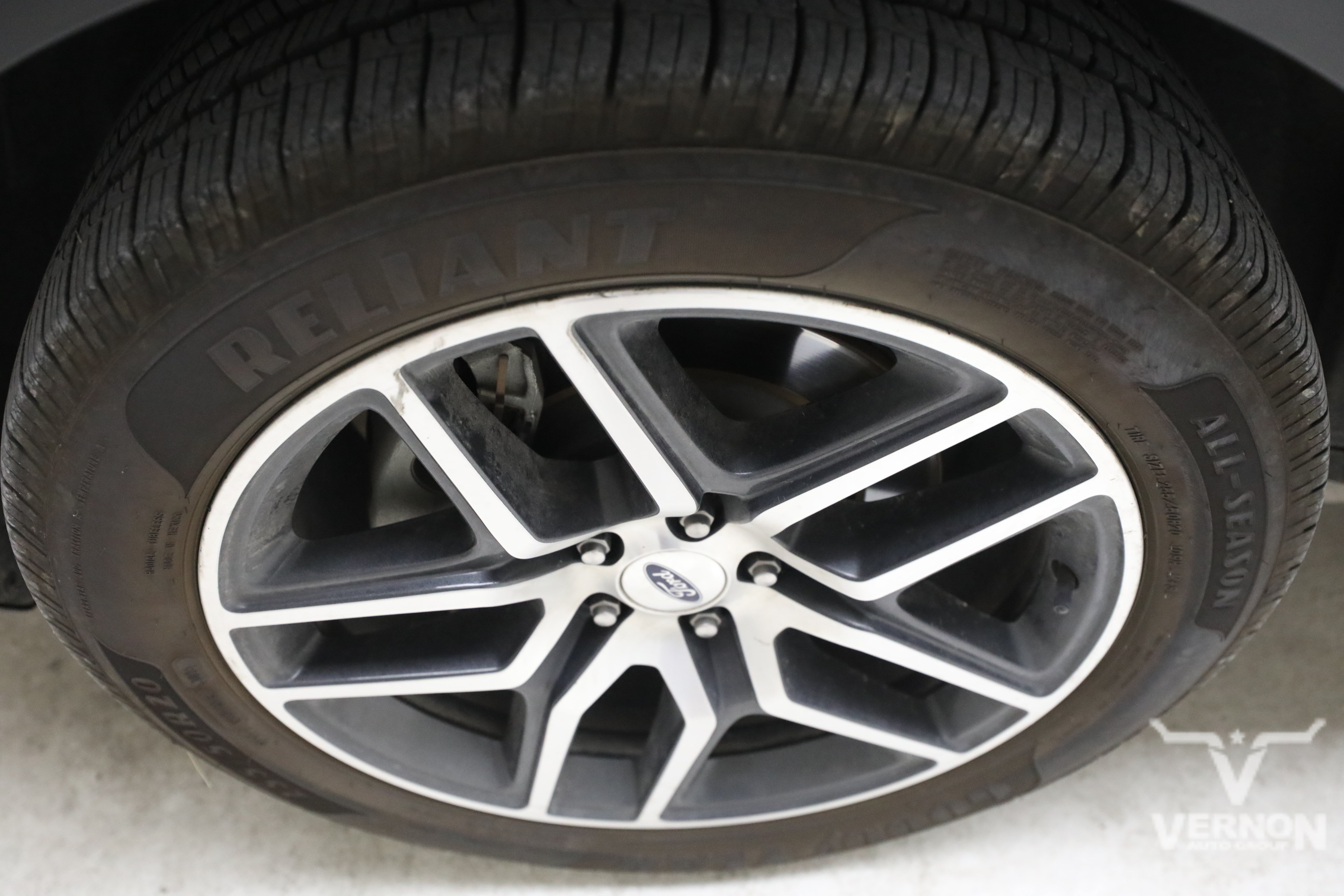Used 2017 Gray Ford Y image 10