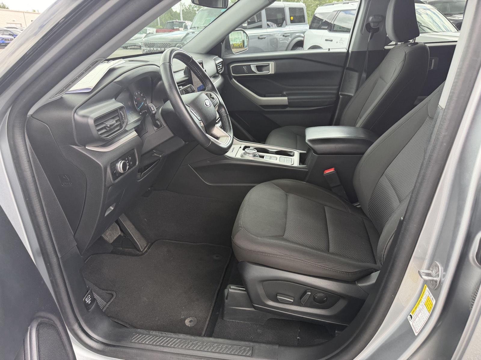 Used 2023 Iconic Silver Ford XLT image 10