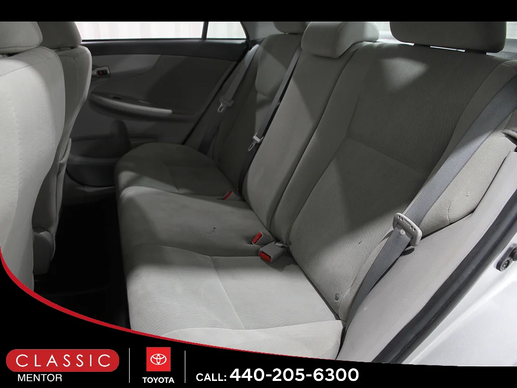 Used 2013 Classic Silver Metallic Toyota LE image 17