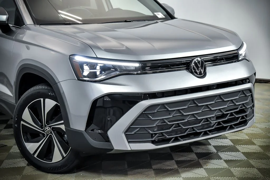 New 2026 Silver Volkswagen 1.5T SE image 2