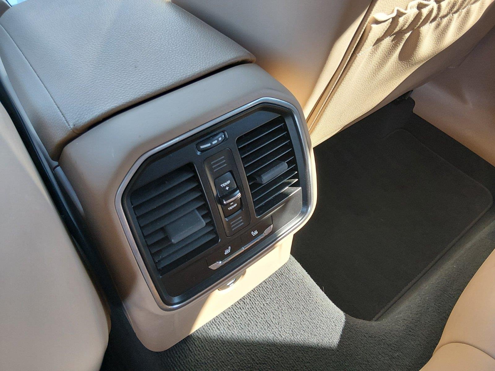 Used 2020 White Porsche  image 19