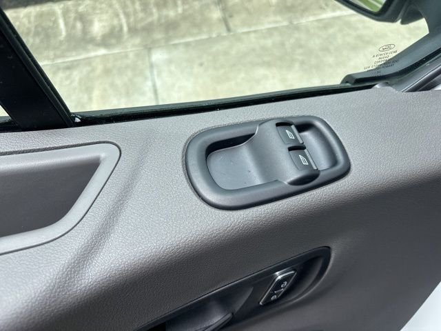 New 2024 White Ford Medium Roof Pass. XLT AWD image 15
