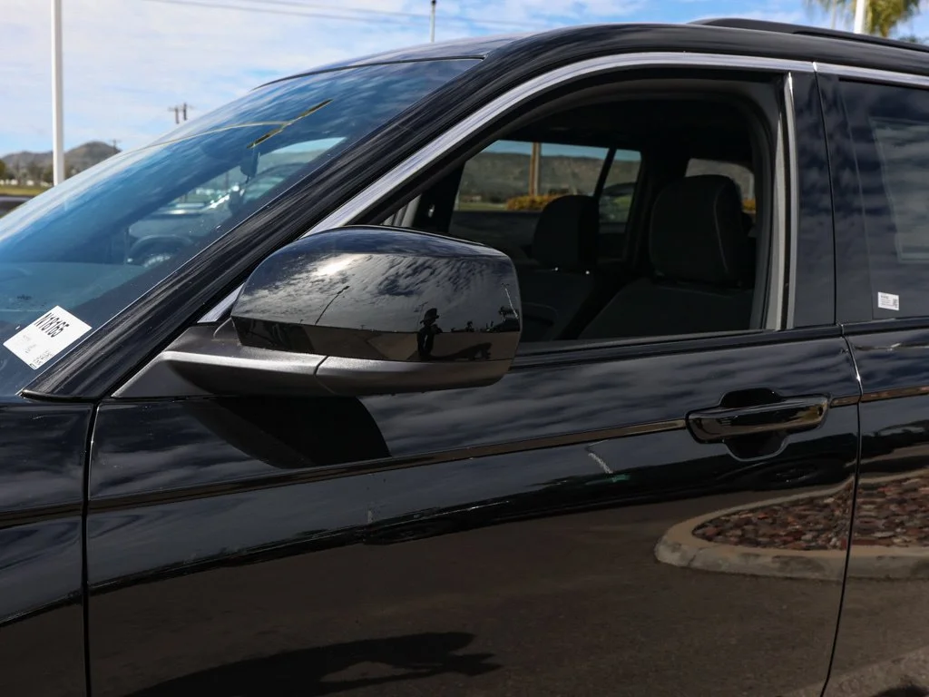 New 2026 Diamond Black Crystal Pearl-Coat Exterior Paint Jeep Laredo X image 11