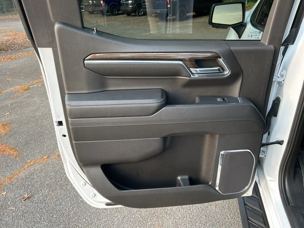 Used 2024 White Chevrolet LT Trail Boss image 27