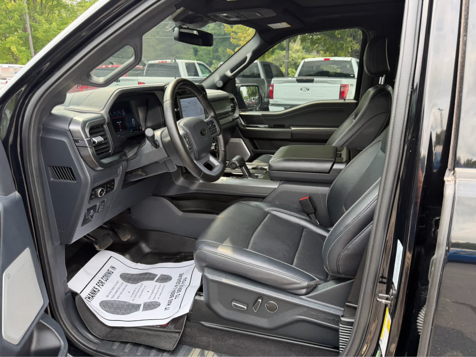 Used 2025 Agate Black Metallic Ford LARIAT image 10