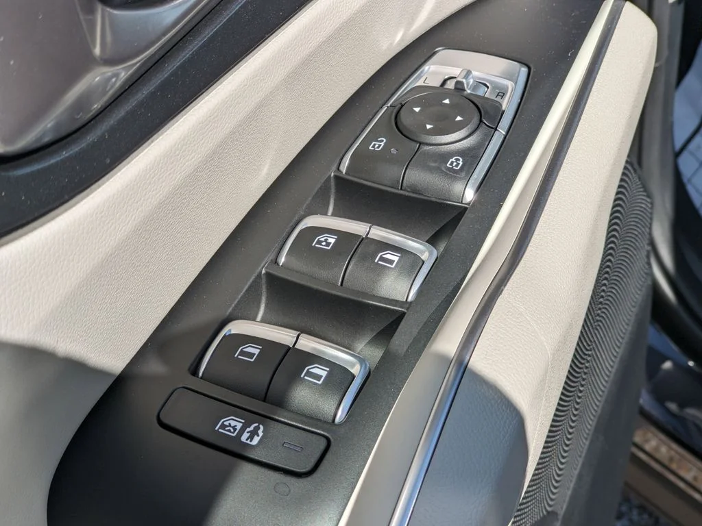 2025 Kia Sorento S - Photo 24
