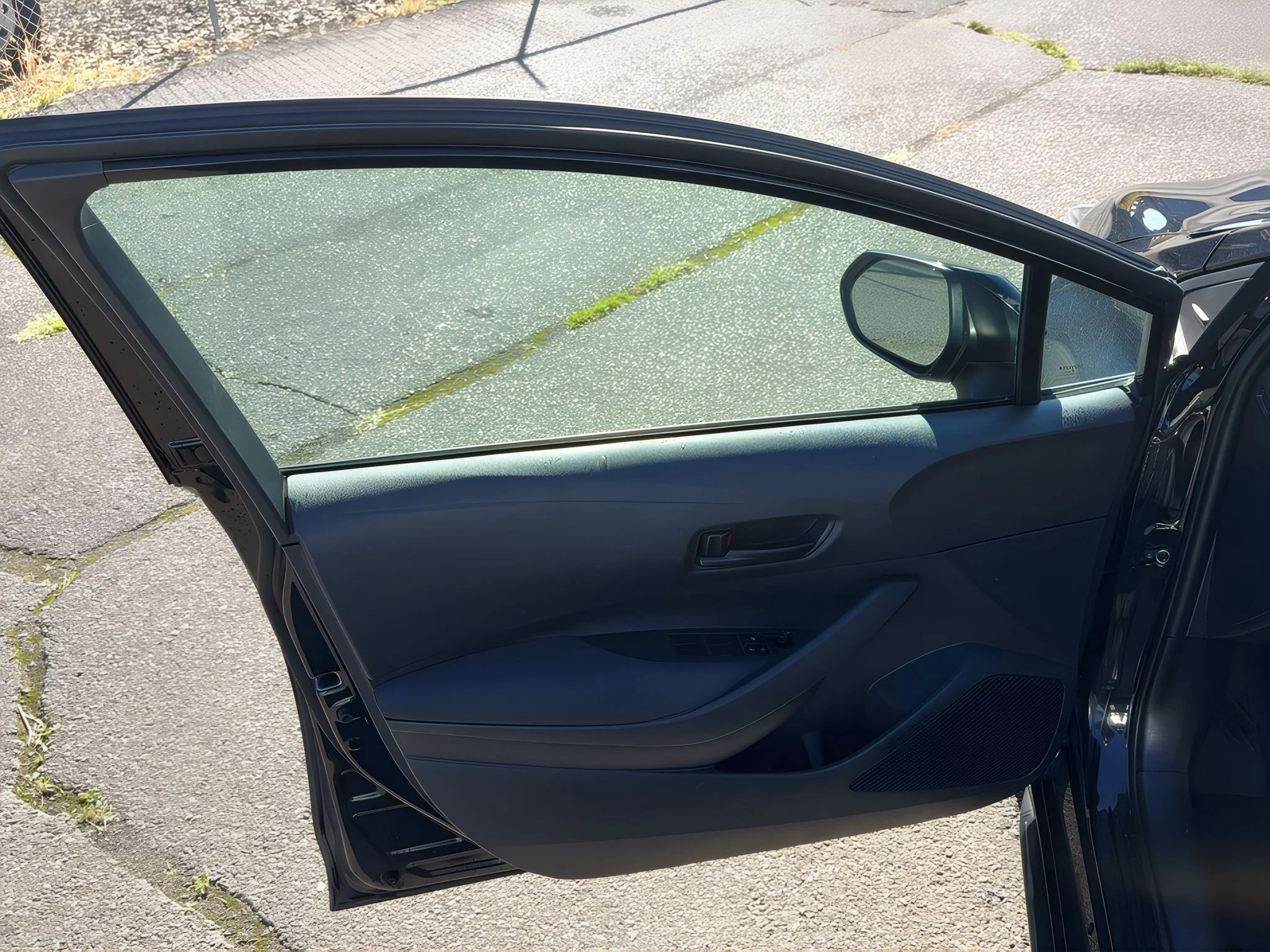 2025 Toyota Corolla LE - Photo 13