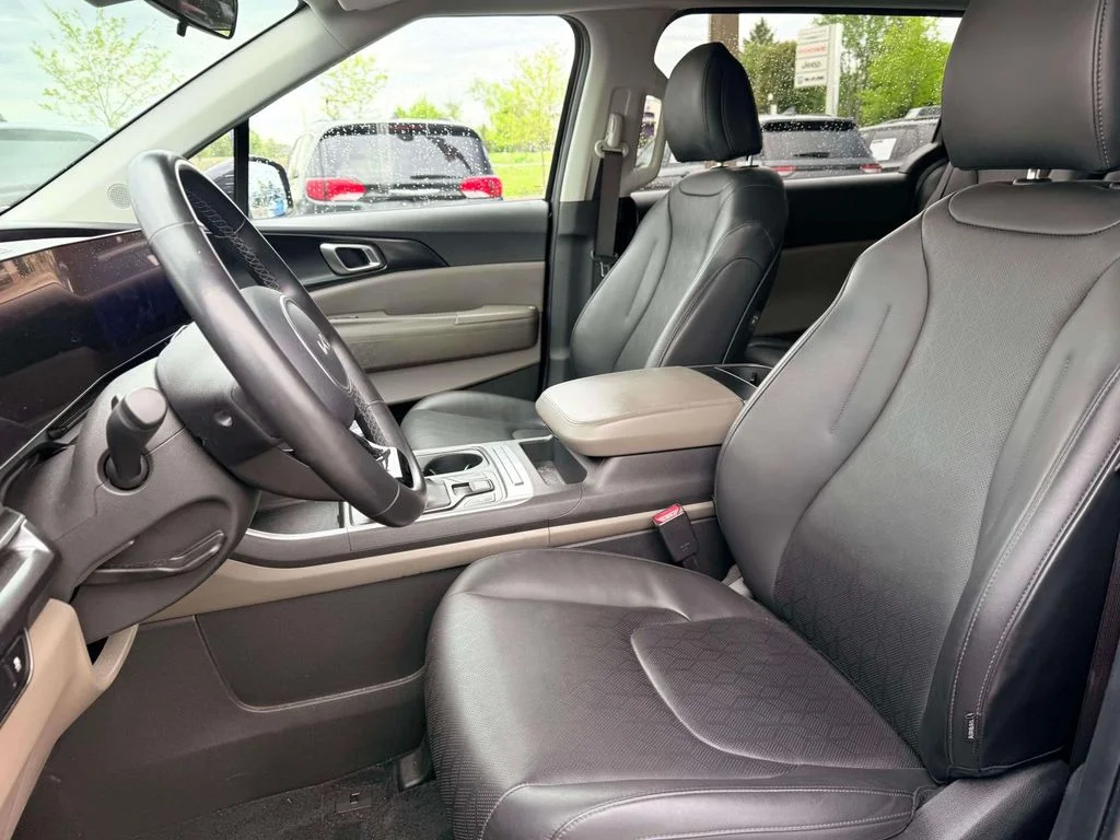 Used 2025 Gray Kia LXS image 15