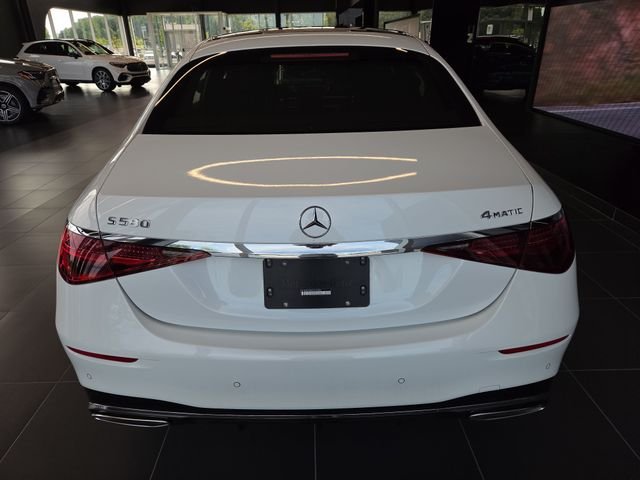 New 2026 MANUFAKTUR Moonlight White Metallic Mercedes-Benz S580 image 2