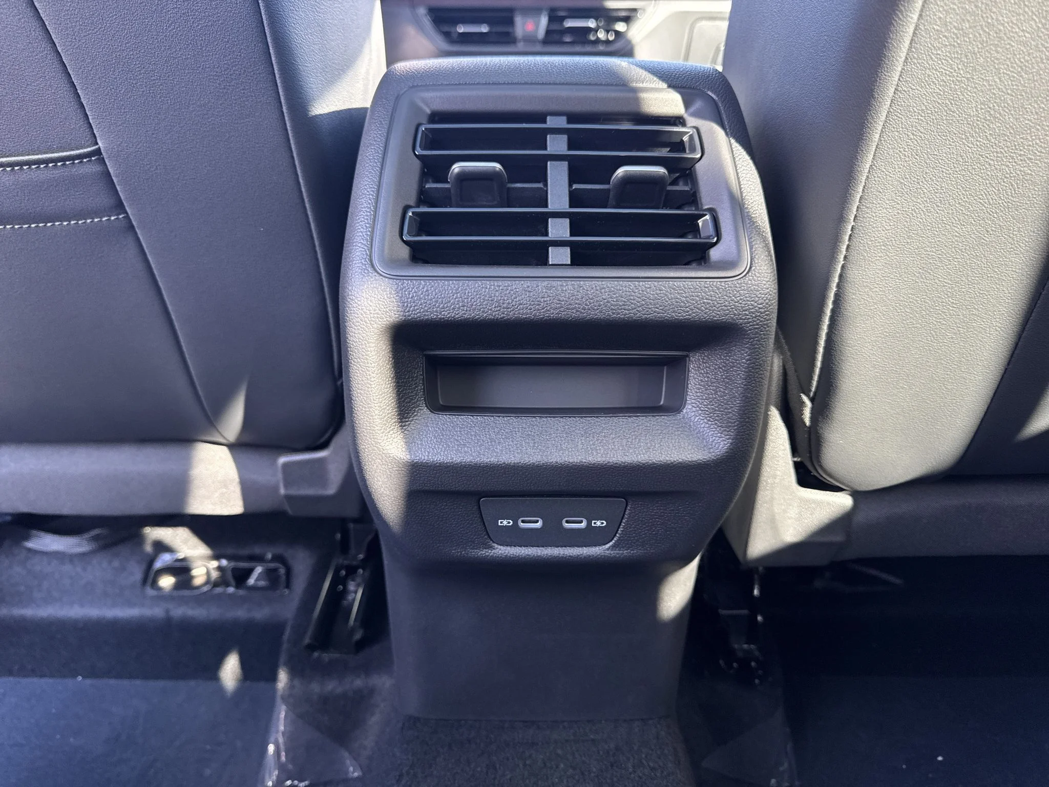 New 2026 Pure White Volkswagen SE image 31