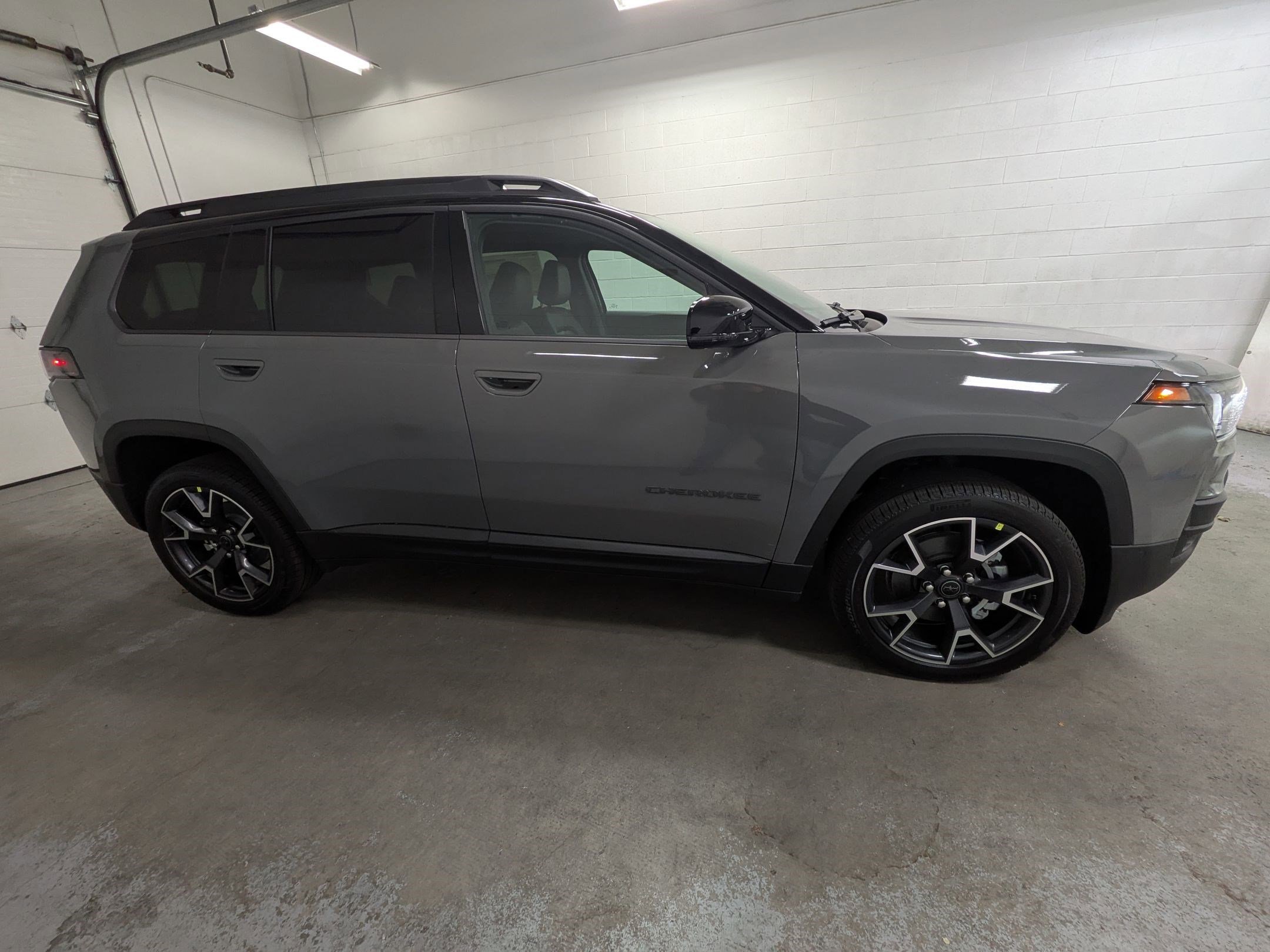 New 2026 Sting-Gray Clear-Coat Exterior Paint Jeep Overland image 3
