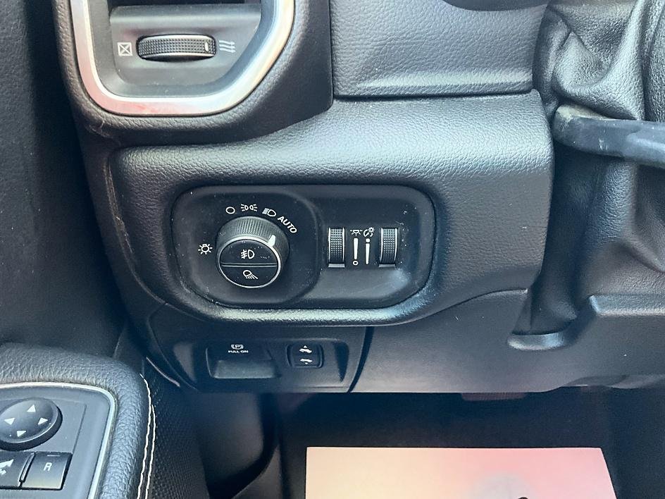 Used 2019 Black Ram Laramie image 17