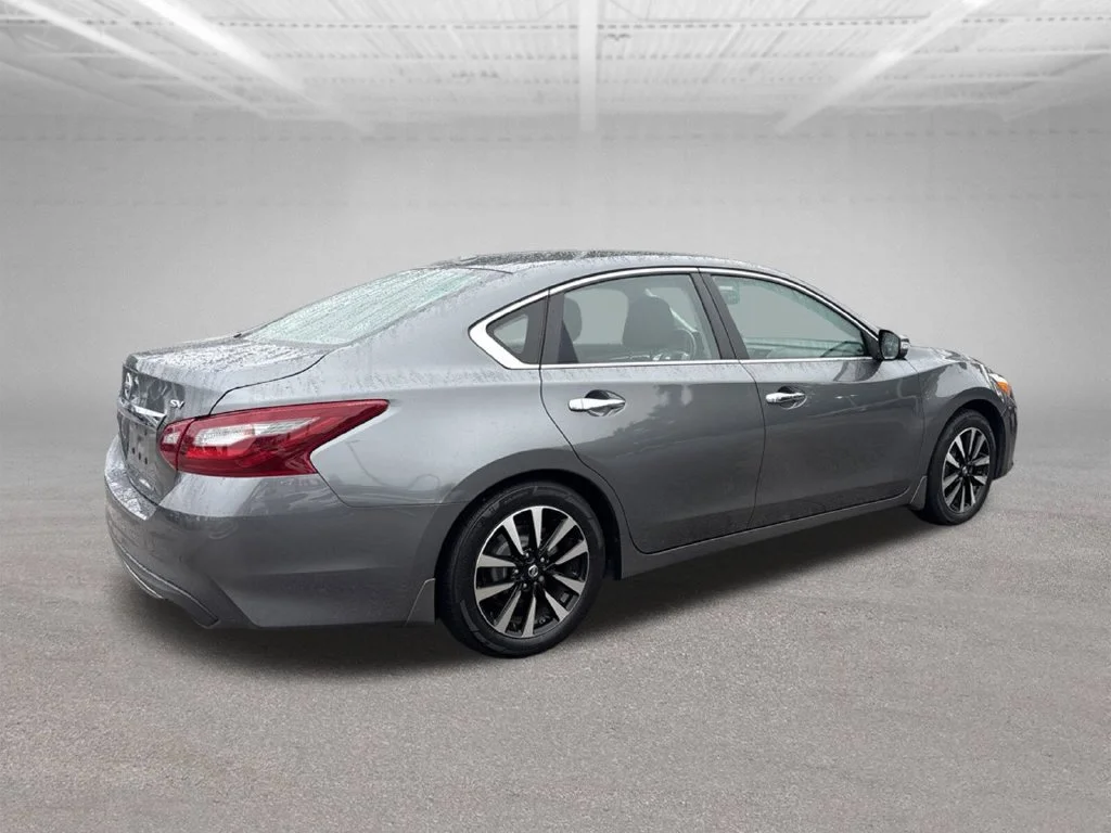 Used 2018 Gray Nissan 2.5 SV image 3