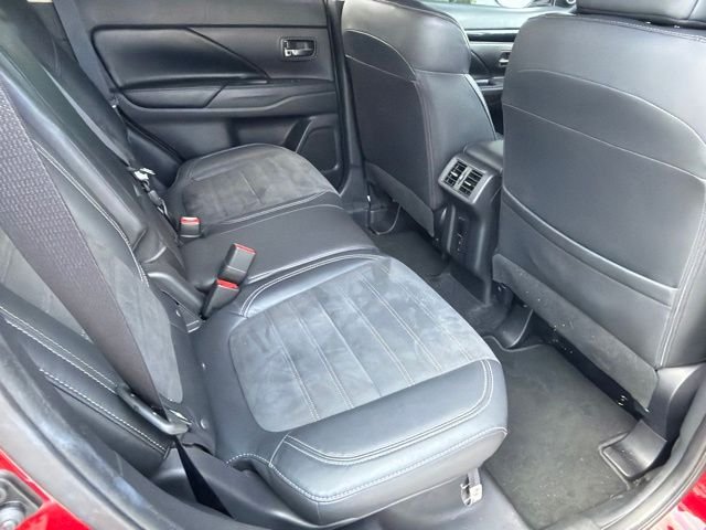 Used 2020 Red Diamond Mitsubishi SE image 28
