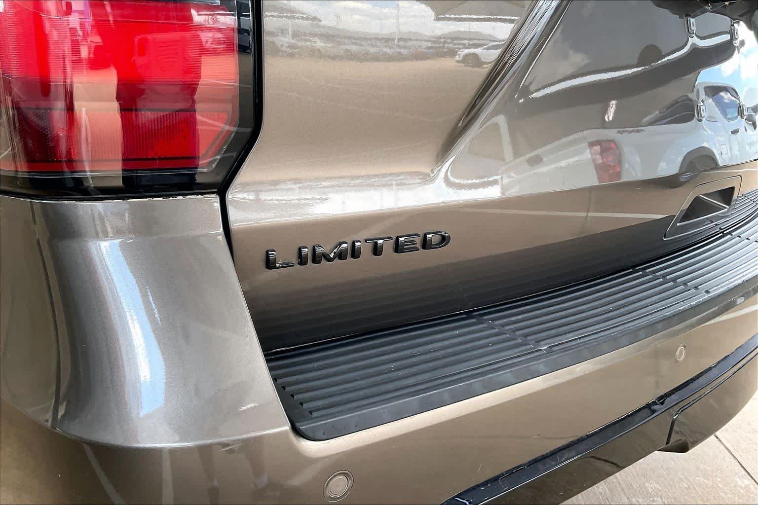 Used 2019 Stone Gray Ford Limited image 11