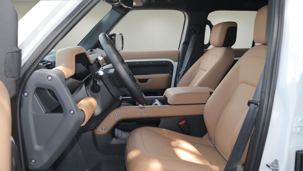 New 2026 Fuji White Land Rover X-Dynamic SE image 12