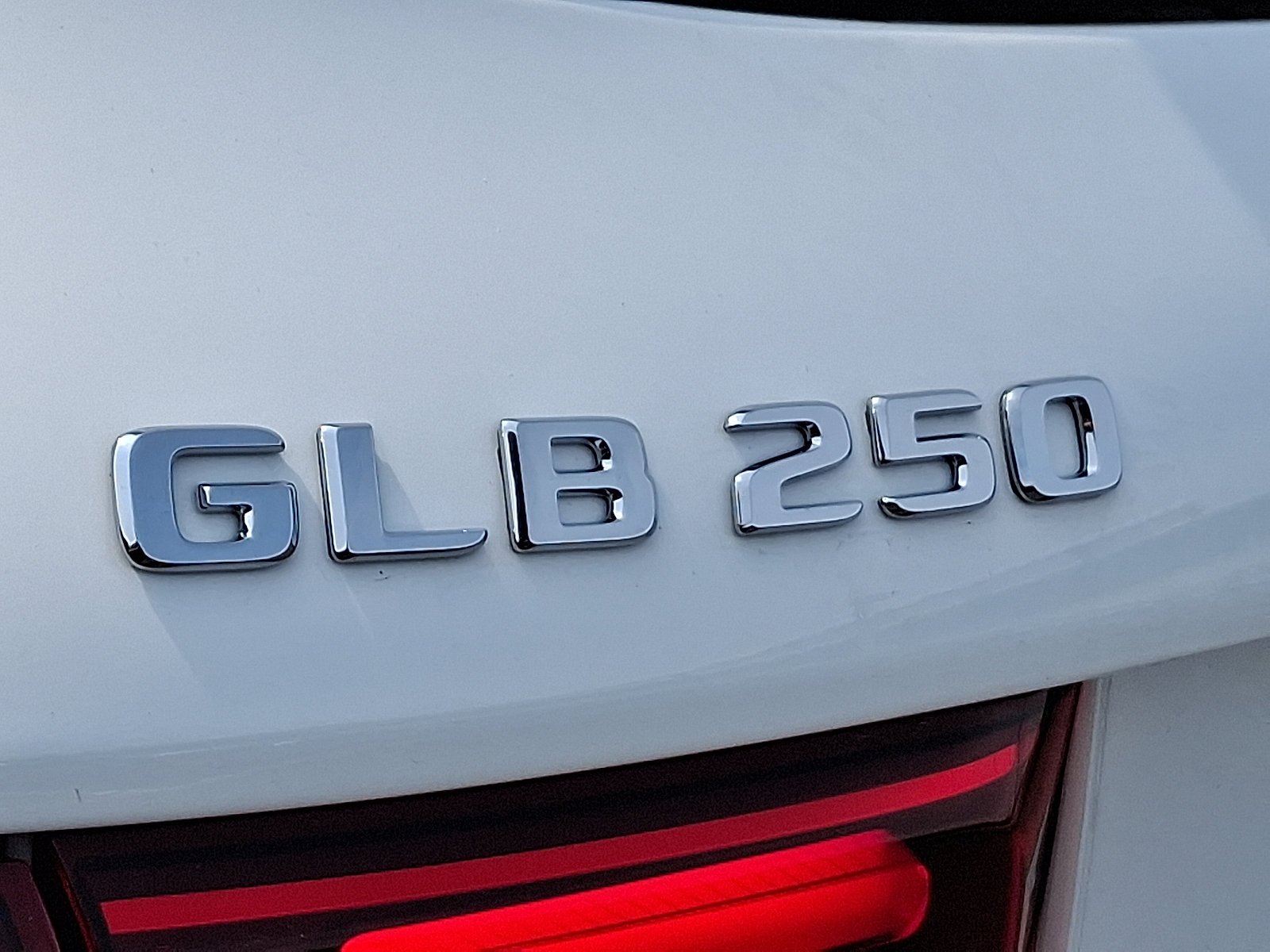 New 2026 Polar White Mercedes-Benz GLB 250 image 15